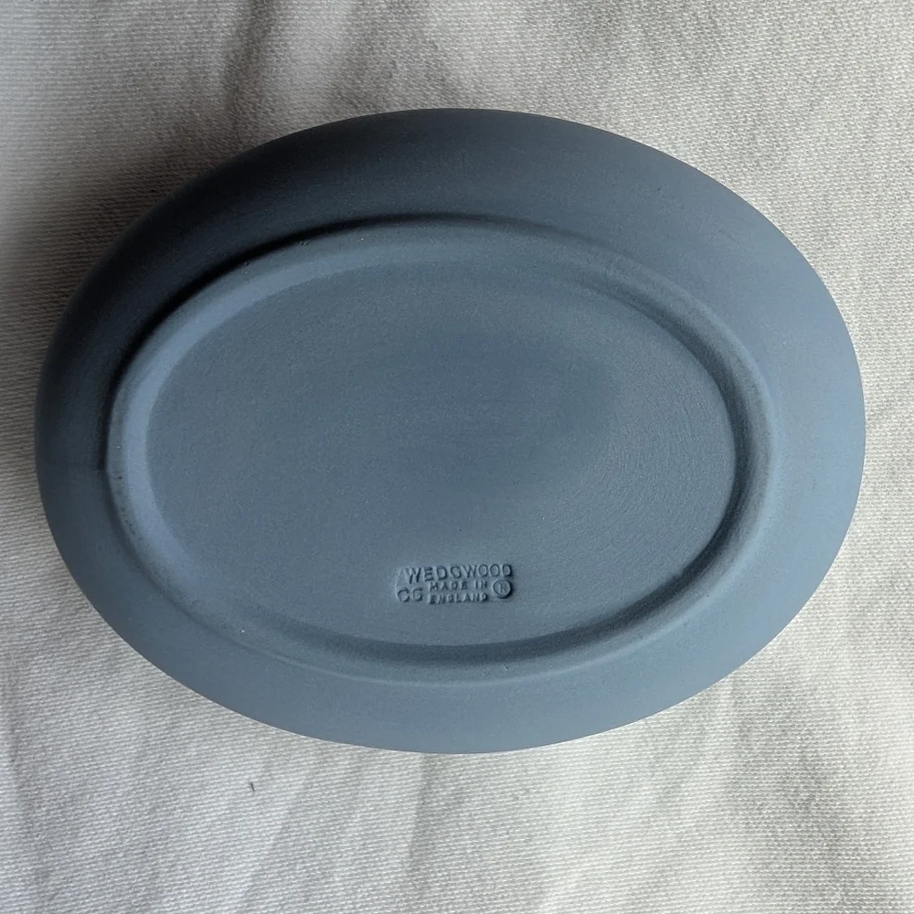 Wedgwood England Jasperware Blue Cream Detail Aesculapius Oval Trinket Box + Lid